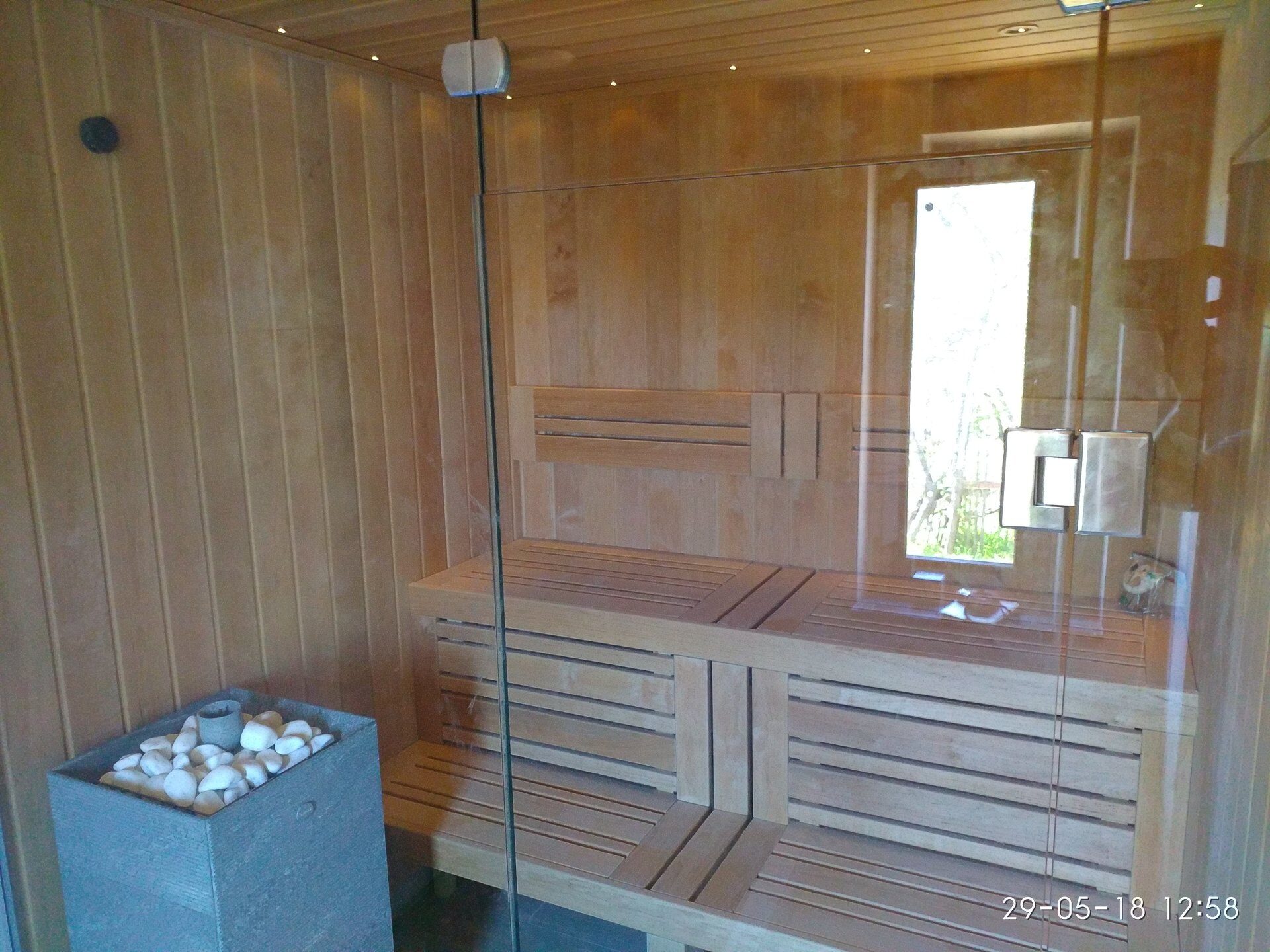 Стеклянная перегородка