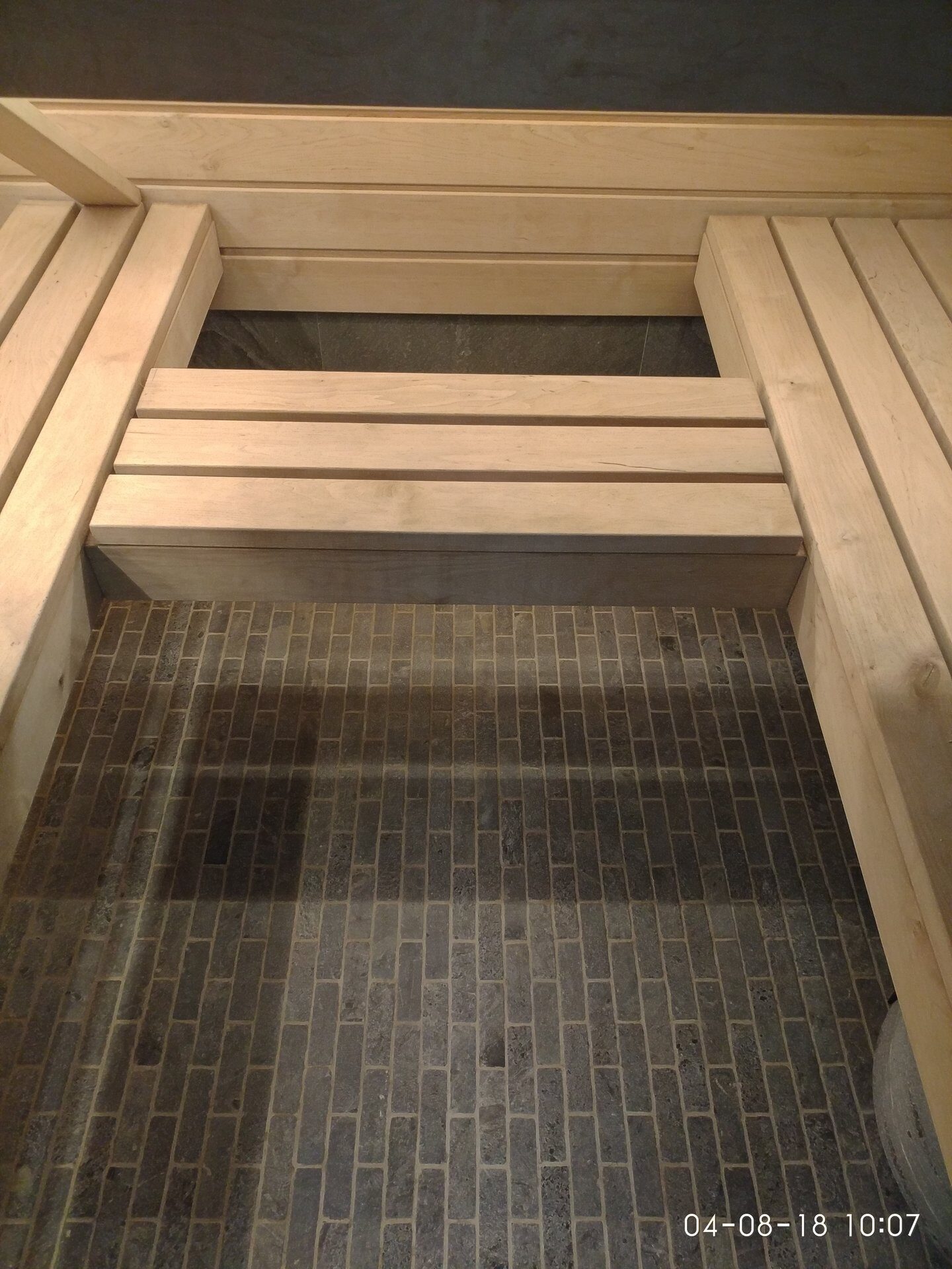 Плитка Tulikivi TK228TM на полу